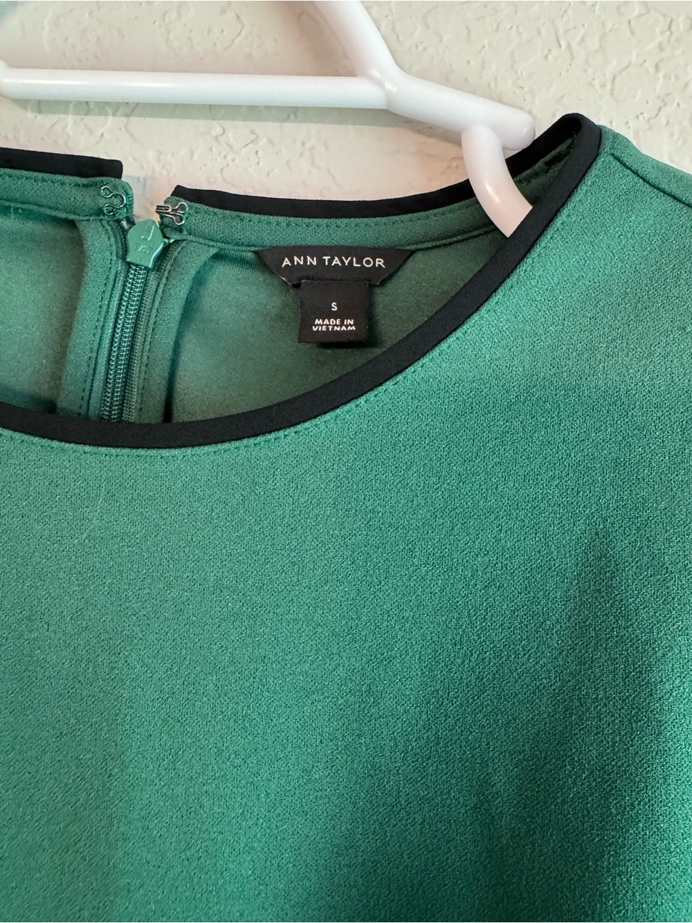 Ann Taylor Green Peplum Ling Sleeve Top - Picture 3 of 4